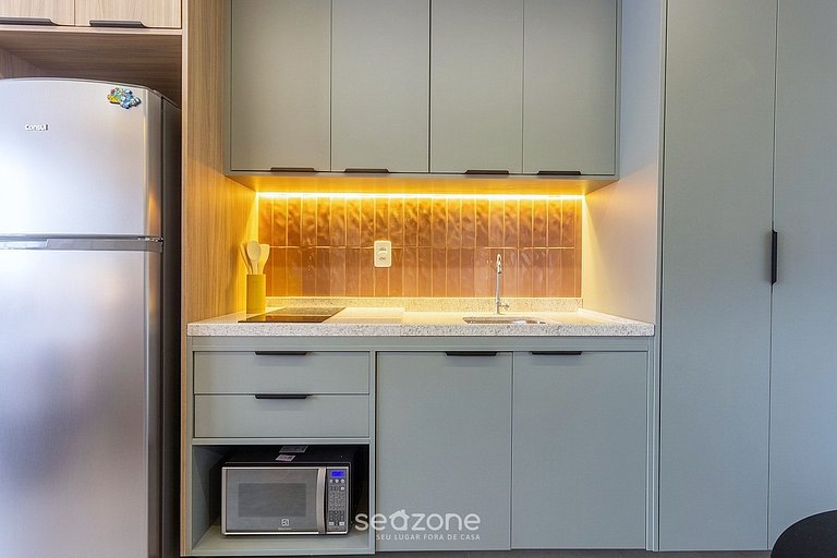 Studio em Cond. c/ Piscina e Vista Cid. BEM1402