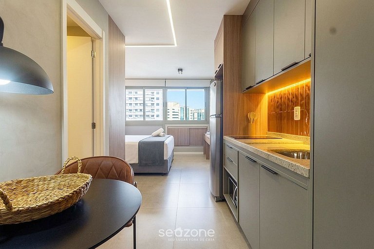 Studio em Cond. c/ Piscina e Vista Cid. BEM1402