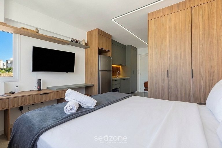 Studio em Cond. c/ Piscina e Vista Cid. BEM1402