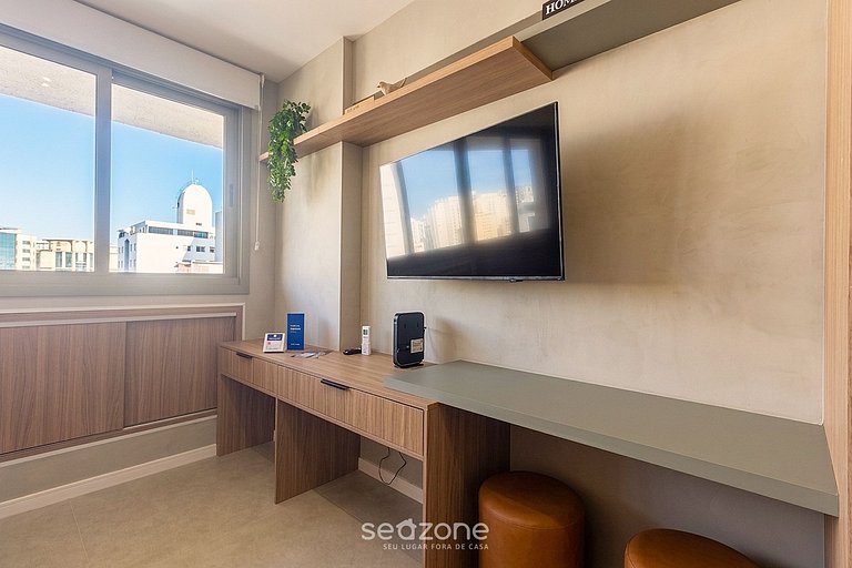 Studio em Cond. c/ Piscina e Vista Cid. BEM1402