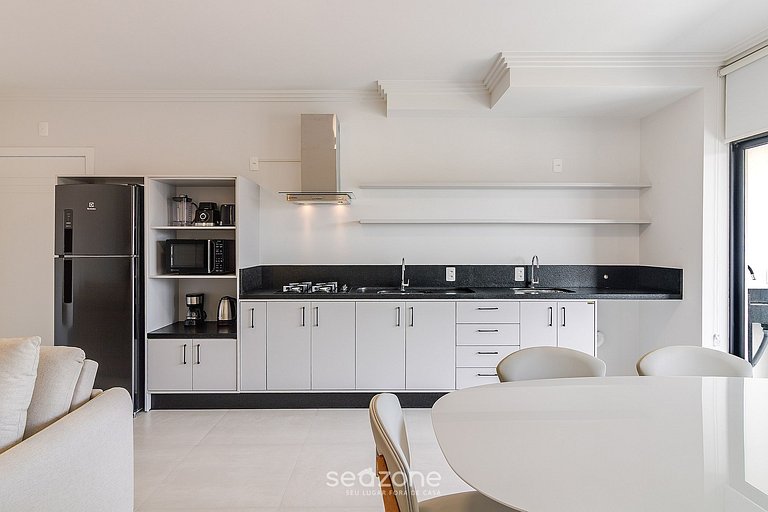 Apto. c/ parr. en Condo. c/ Piscina LAV0302