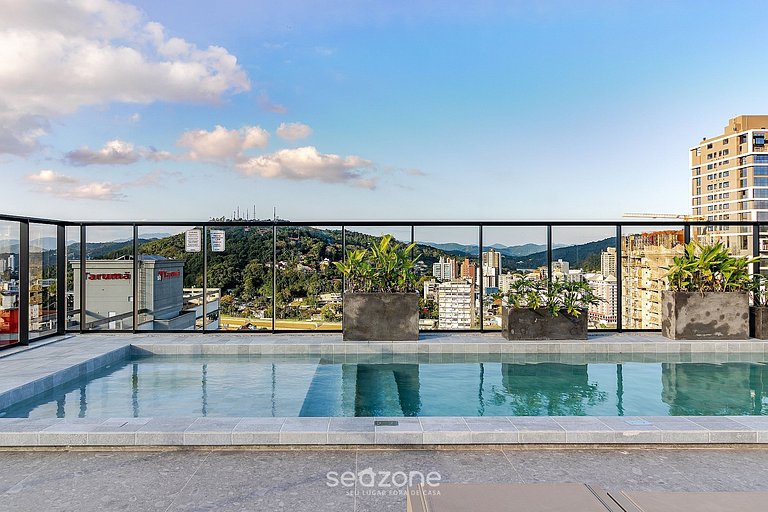Studio em Cond. c/ Piscina e Vista Cid. SOS0304