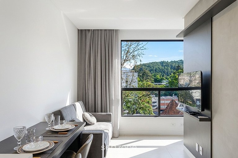 Studio em Cond. c/ Piscina e Vista Cid. SOS0304