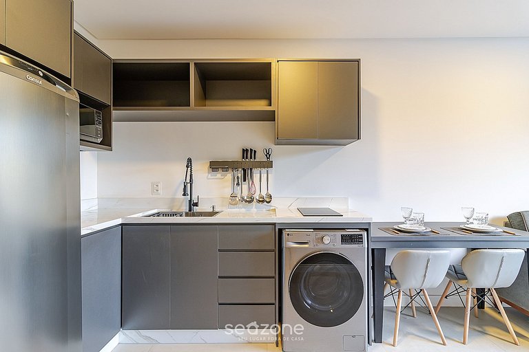 Studio em Cond. c/ Piscina e Vista Cid. SOS0304
