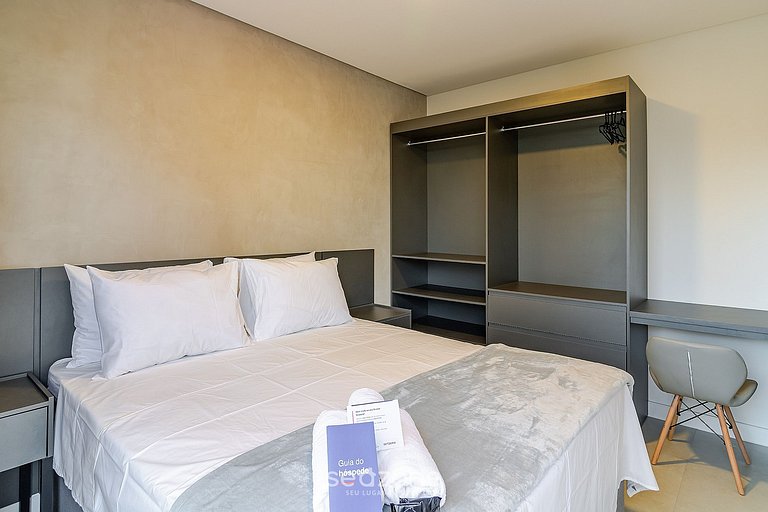 Studio em Cond. c/ Piscina e Vista Cid. SOS0304