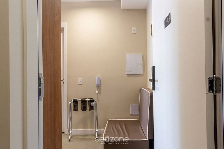 Studio em Cond. c/ Piscina e Vista Cid. ACP0413
