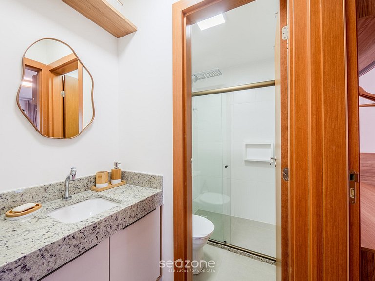 Apto. c/ churrasq. em Cond. c/ Piscina SLG0009