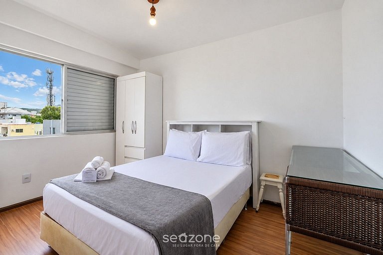 Apto. bien ubicado en Condo. LGR0204