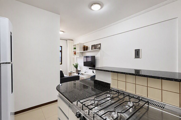 Studio Bem localizado em Cond. POE0322