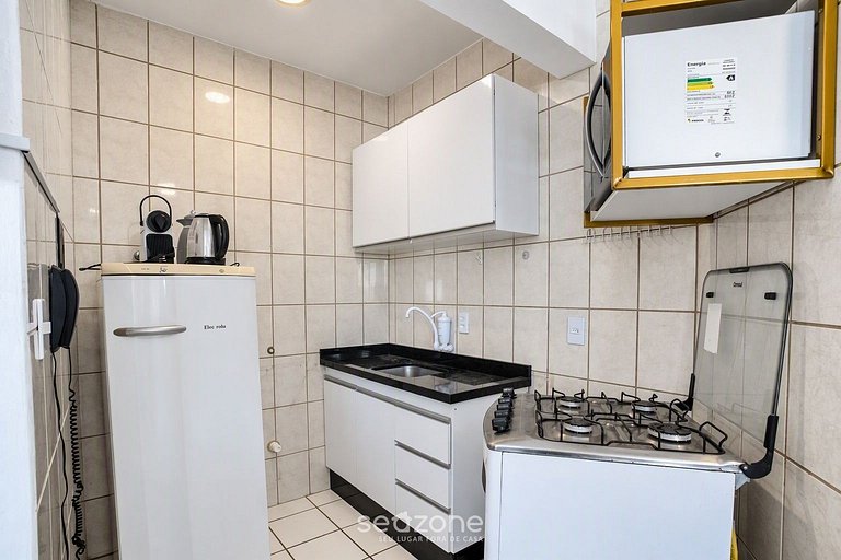 Studio em Cond. c/ Piscina e Vista Cid. ECI0506