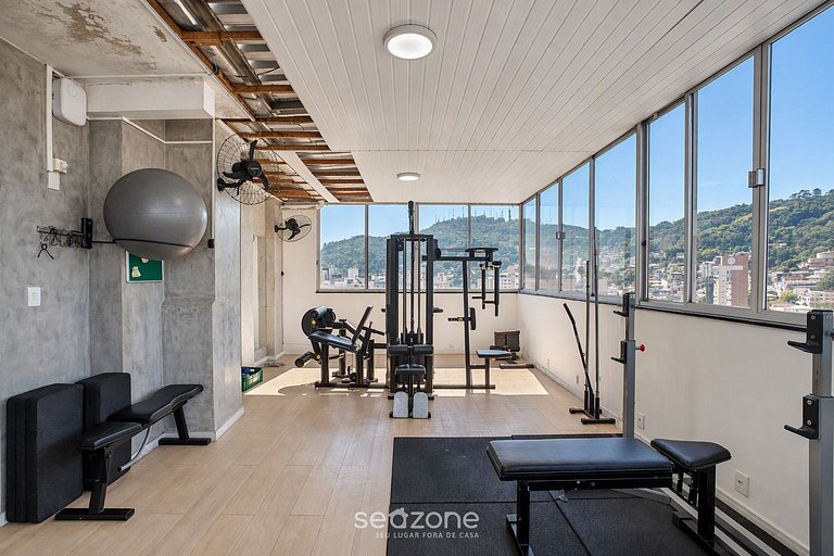 Studio em Cond. c/ Piscina e Vista Cid. ECI0506