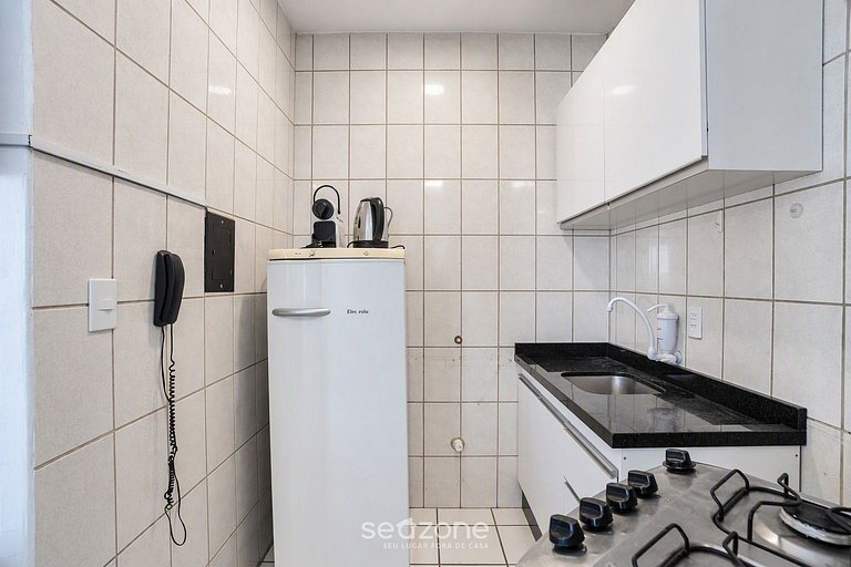 Studio em Cond. c/ Piscina e Vista Cid. ECI0506
