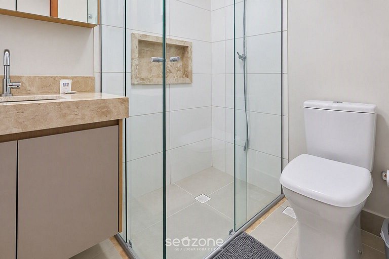 Apto. em Cond. c/ Piscina e Vista Cid. VIV1303