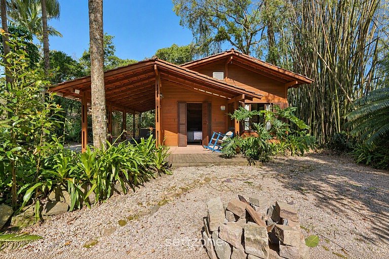 Casa c/ parr. priv. en Bombinhas JAD0279