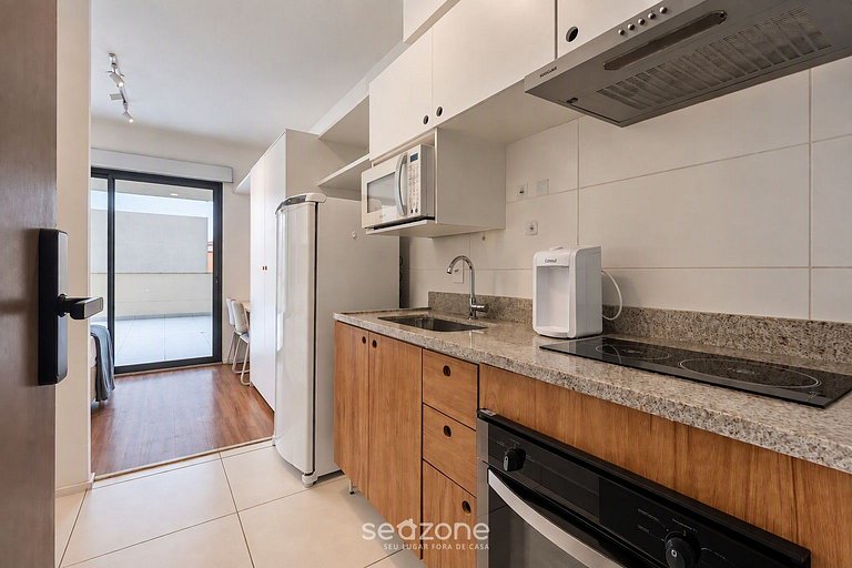 Studio em Cond. c/ Piscina e Vista Cid. FPA0609