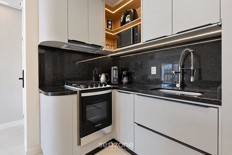 Apto. c/ churrasq. em Cond. c/ Piscina ALE0604