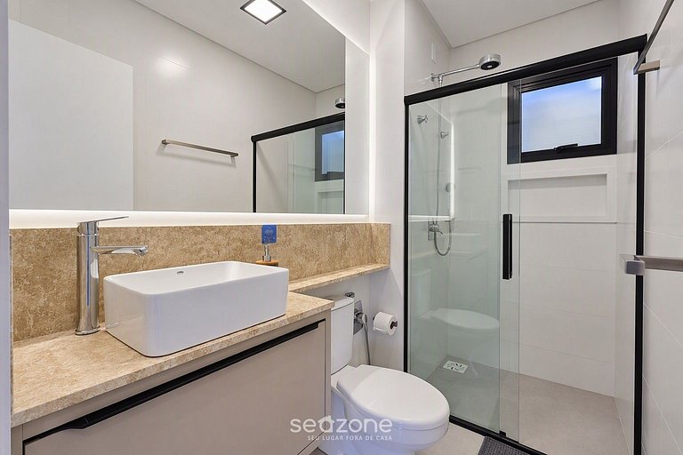 Apto. c/ churrasq. em Cond. c/ Piscina ALE0604