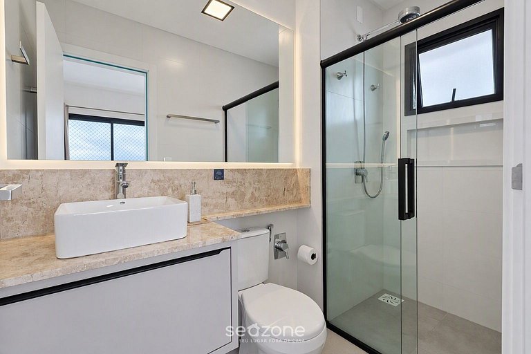 Apto. c/ churrasq. em Cond. c/ Piscina ALE0604