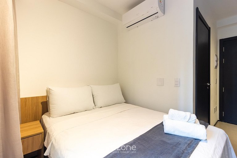 Studio em Cond. c/ Piscina e Terraço OJU0208