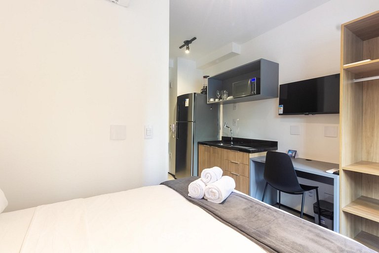 Studio em Cond. c/ Piscina e Terraço OJU0208