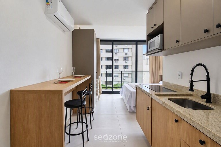 Studio em Cond. c/ Piscina e Vista Cid. TBF0608