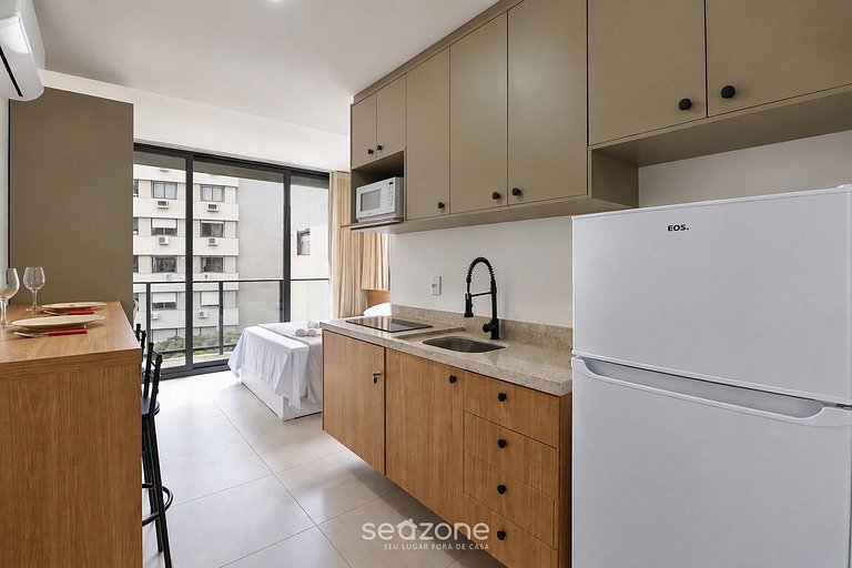 Studio em Cond. c/ Piscina e Vista Cid. TBF0608