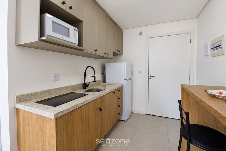 Studio em Cond. c/ Piscina e Vista Cid. TBF0608