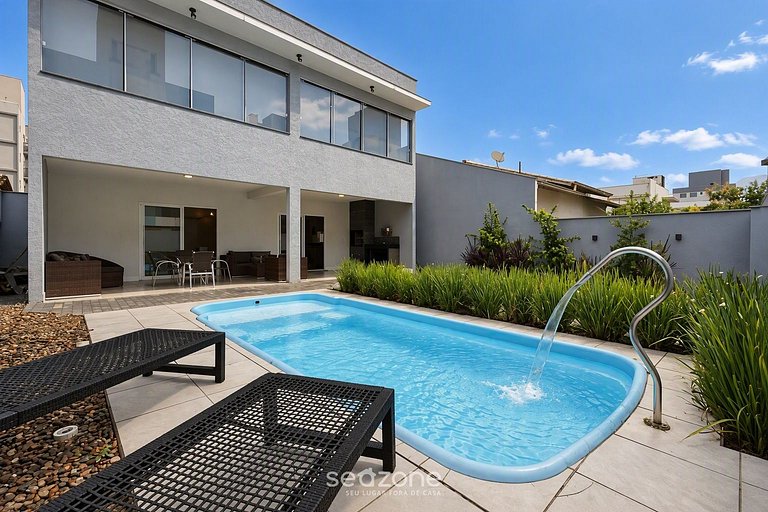 Casa em Cond. c/ Piscina Priv. RIO0259