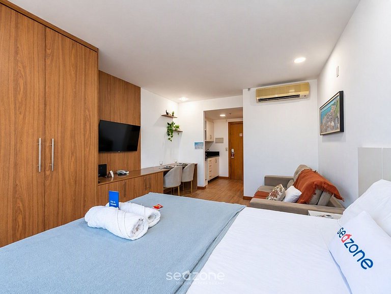 Apto en condo. c/ piscina y gimnasio IBF1607