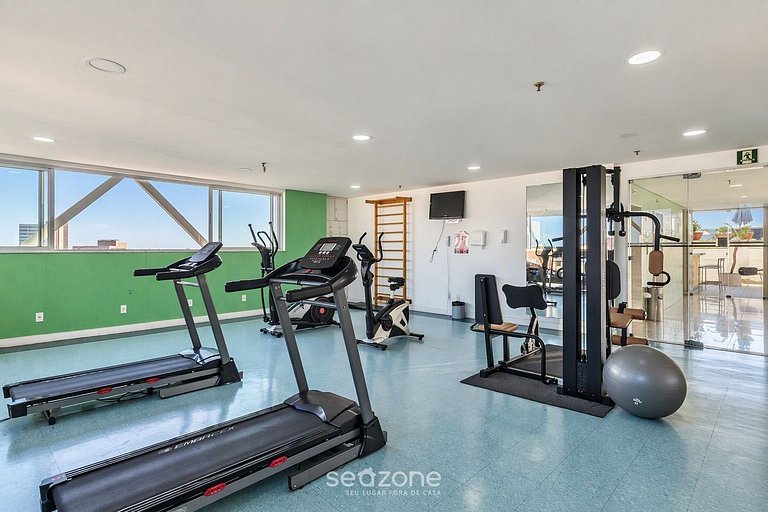 Apto en condo. c/ piscina y gimnasio IBF1607