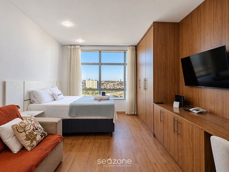 Apto en condo. c/ piscina y gimnasio IBF1607