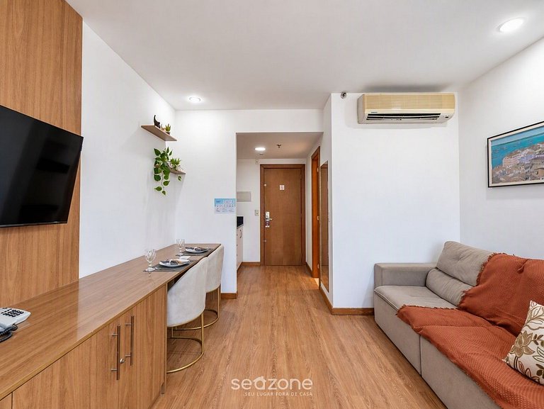 Apto en condo. c/ piscina y gimnasio IBF1607