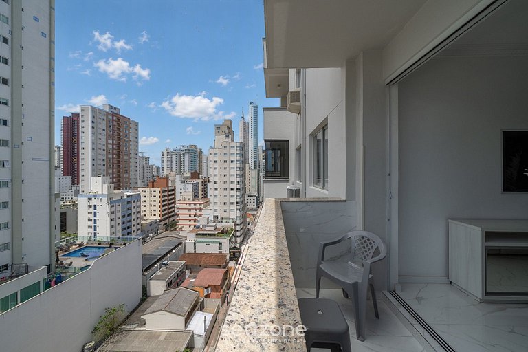 Apto a 450m da praia Balneário Camboriú-SC EMF1003