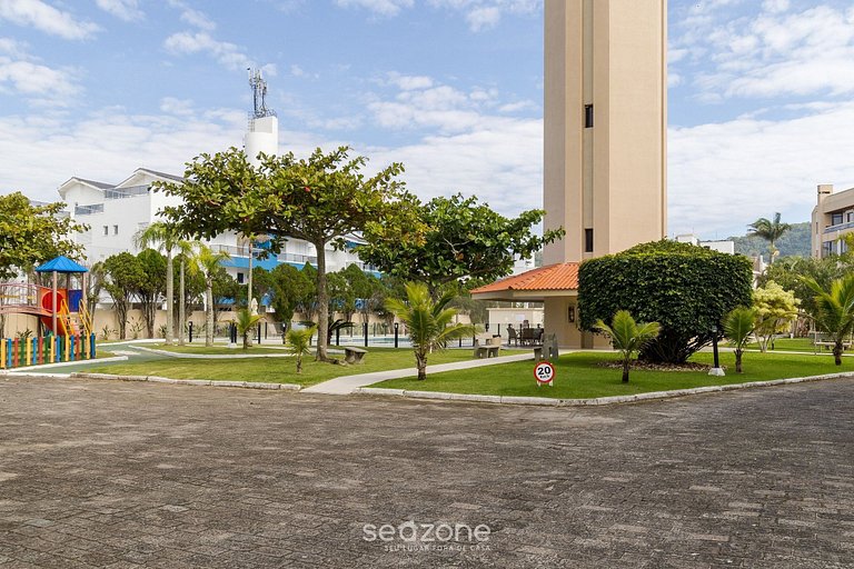 Apto com sacada a poucos metros da Praia VIN202