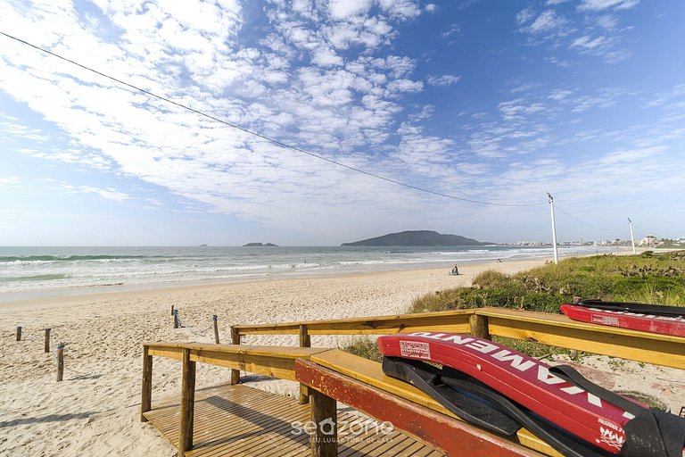 Apto com sacada a poucos metros da Praia VIN202