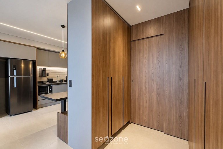 Studio em Cond. c/ Piscina e Vista Cid. AZR1406