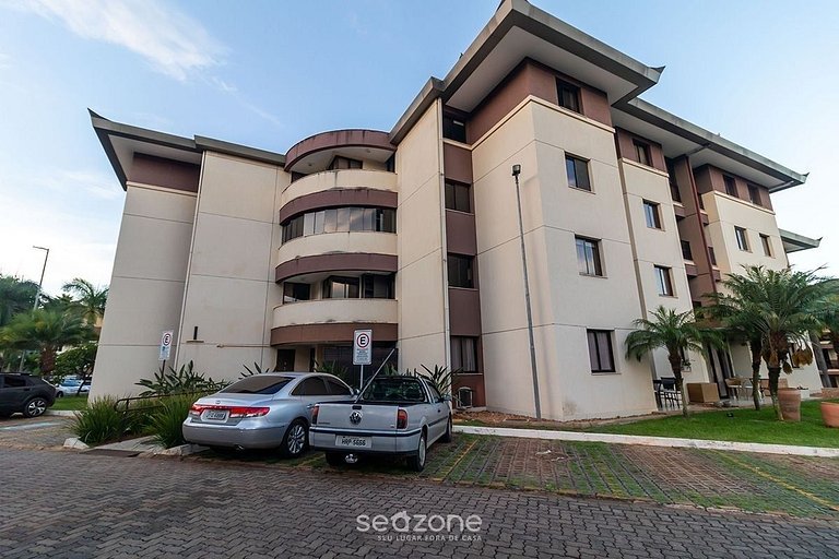 Apto em condomínio c/ piscina e churrasq/ CLR314