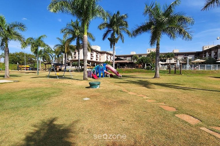 Apto em condomínio c/ piscina e churrasq/ CLR314