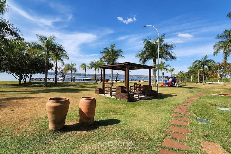 Apto em condomínio c/ piscina e churrasq/ CLR314
