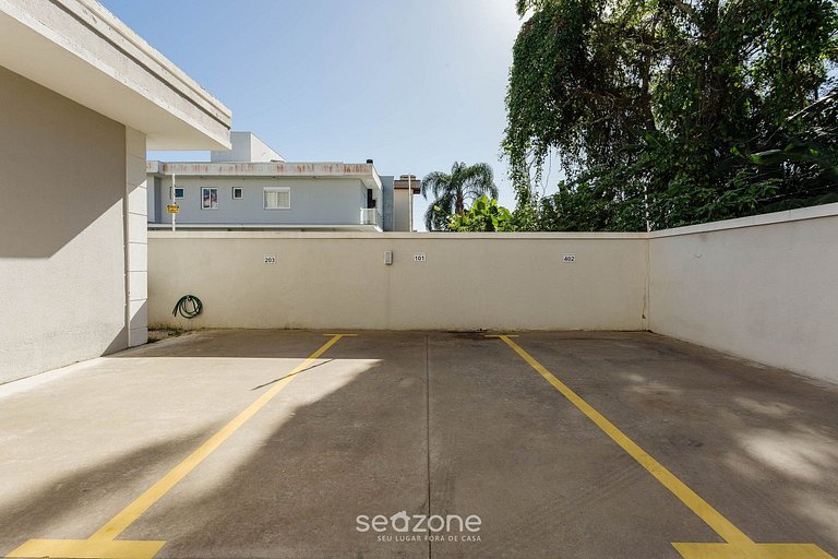 Apto espaçoso com piscina 750m da praia | CHR025