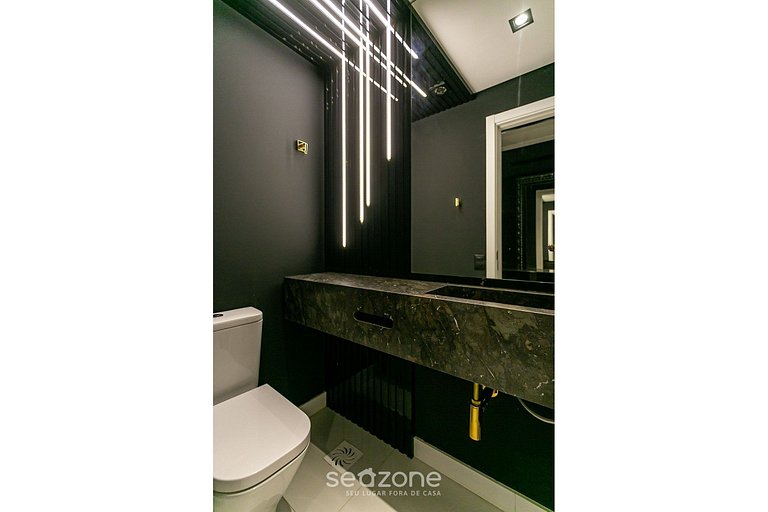 Apartamento de 2 plantas con jacuzzi en Jurerê JRR410