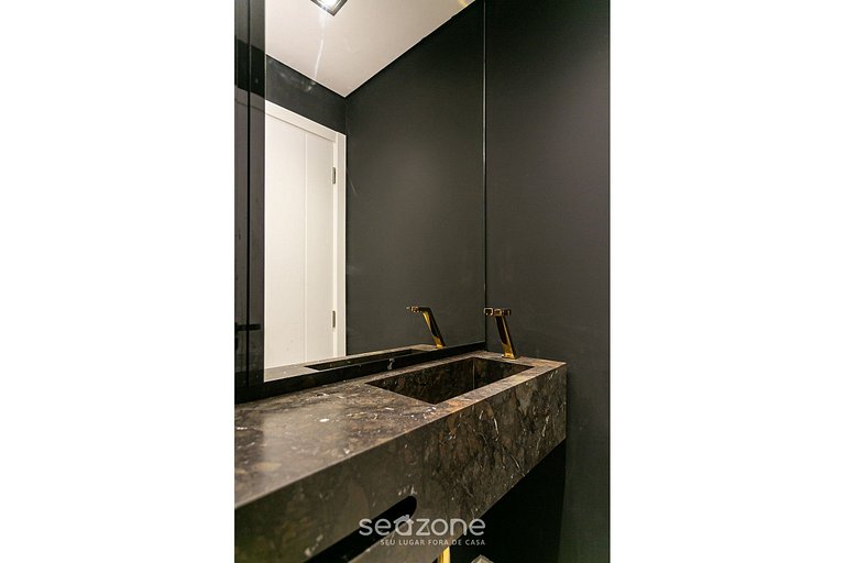 Apartamento de 2 plantas con jacuzzi en Jurerê JRR410
