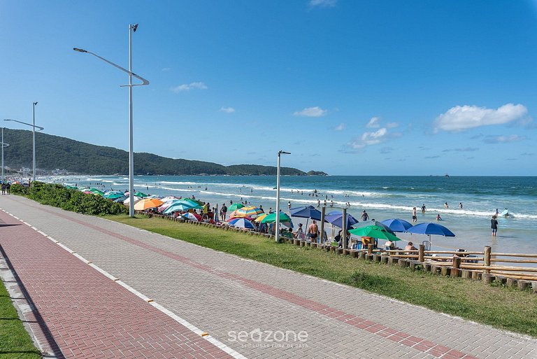 Apart con balcón a 4min de la playa Bombas COL102
