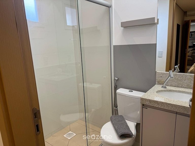 Apto em Cond. c/ Piscina e academia GRLB0903