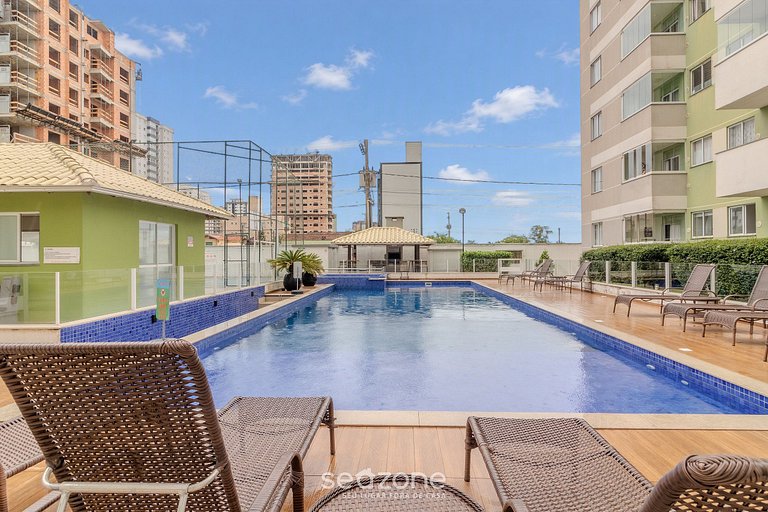 Apto c/ churrasq e varanda, 400m da Praia LEAA0506
