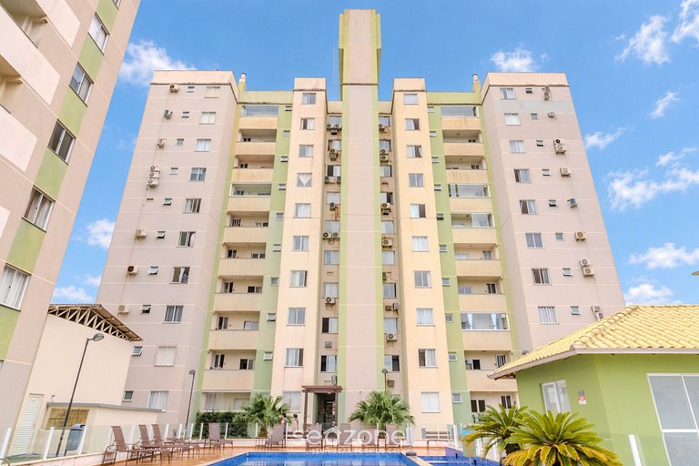 Apto c/ churrasq e varanda, 400m da Praia LEAA0506