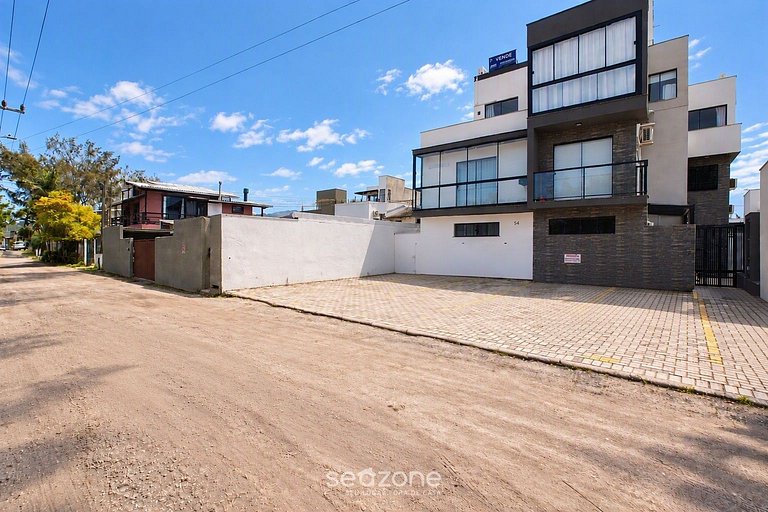 Studio en planta baja en condo. AAR0103