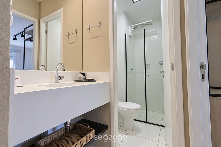 Apto. Bem localizado em Cond. c/ Piscina MSST1606