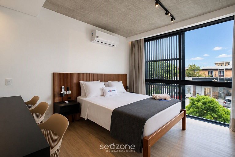 Studio em Cond. c/ Piscina e Vista Cid. SOT0103