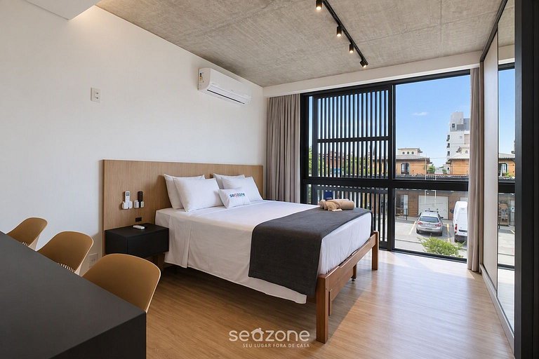 Studio em Cond. c/ Piscina e Vista Cid. SOT0102